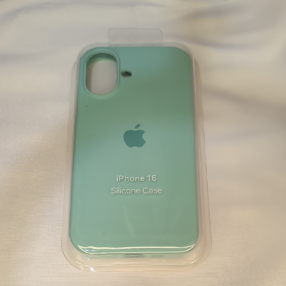 Apple iPhone 16 Case - Light Green Silicone